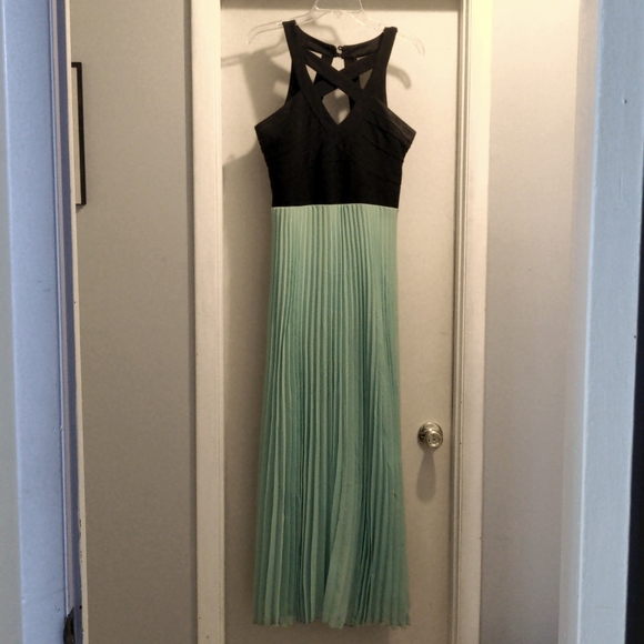 Ruby Rox Black and Mint Teal Pleated Maxi Dress - Picture 2 of 8